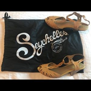 ✨ Mustard yellow sandals ✨